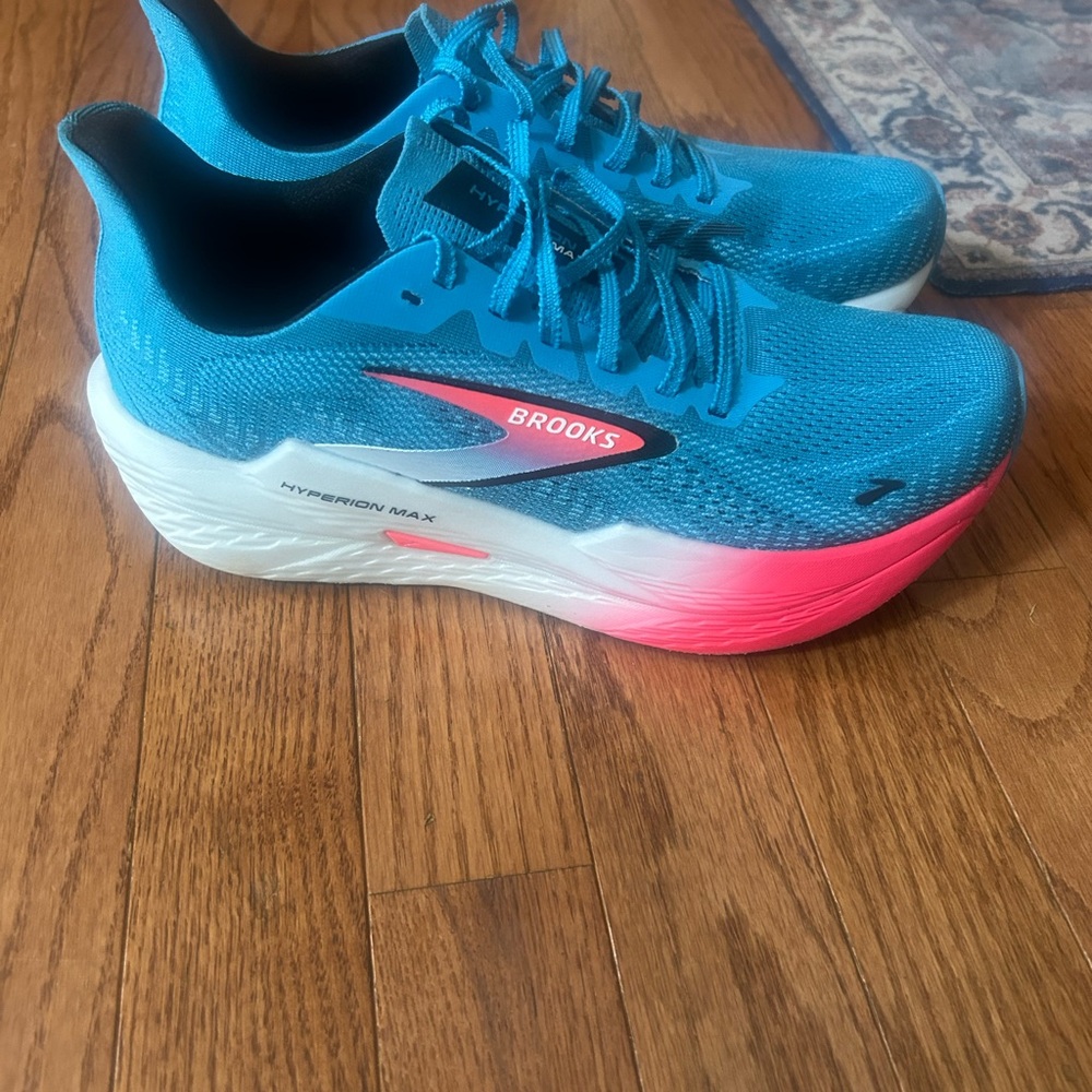 Brooks Women's Hyperion Max 2 size 9